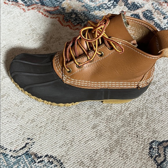 Women’s bean boots by L.L. Bean size 6, medium in good condition main image 4